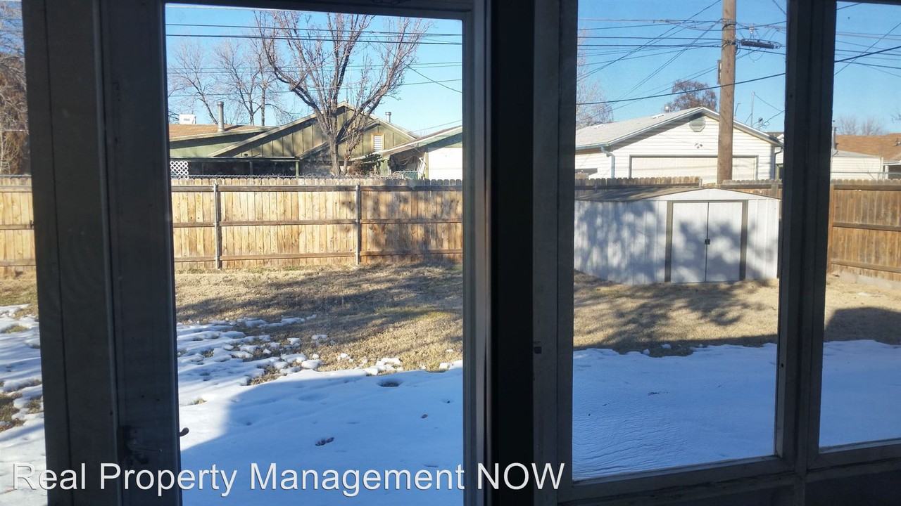 2442 Gunnison Ave - Photo 2 of 10