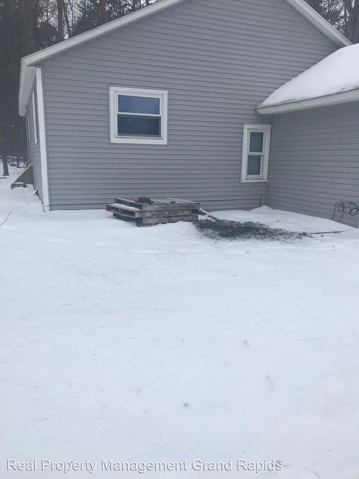 7184 Maple Island Rd - Photo 2 of 4