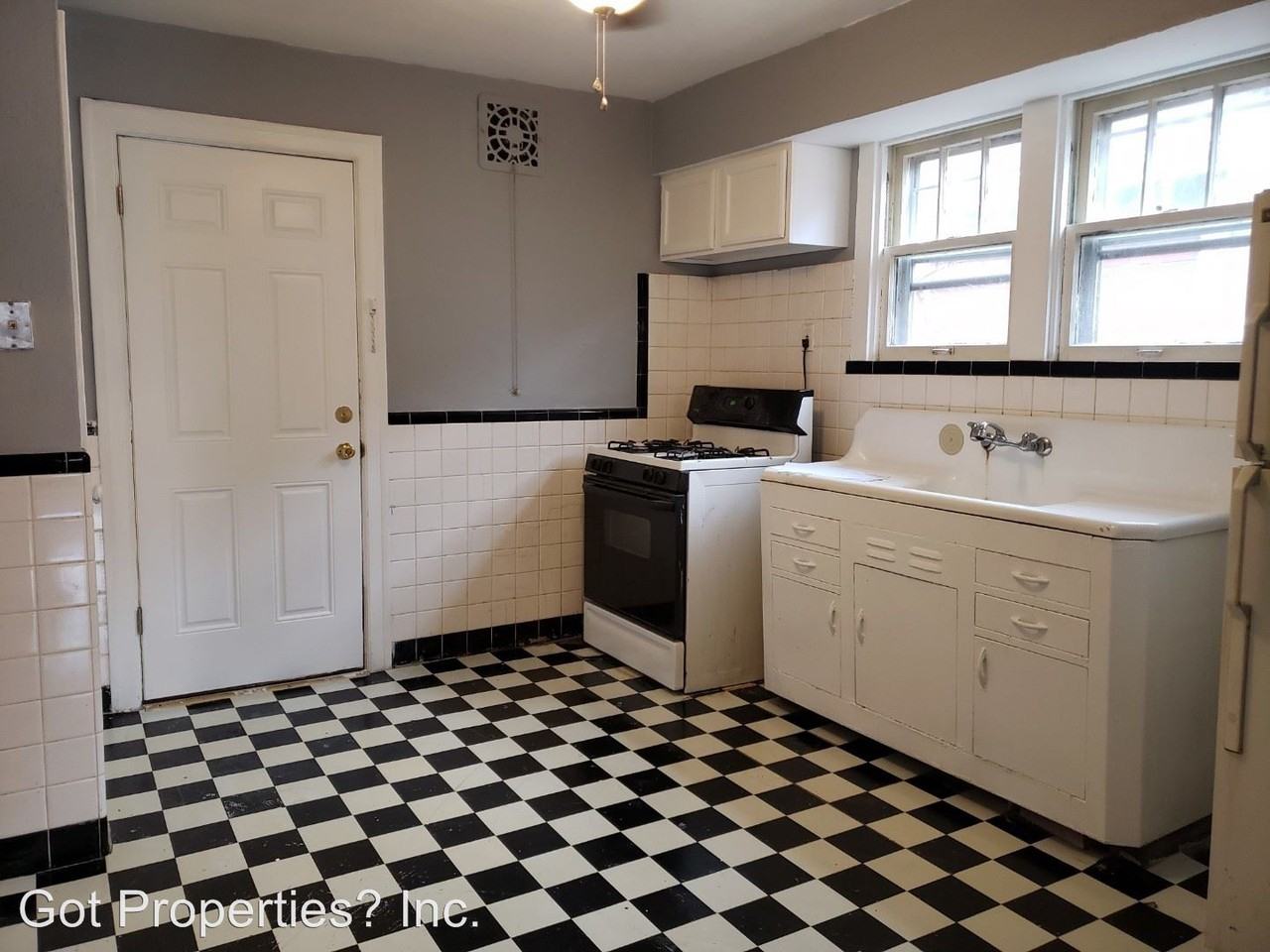 4201 Darby St - Photo 3 of 8