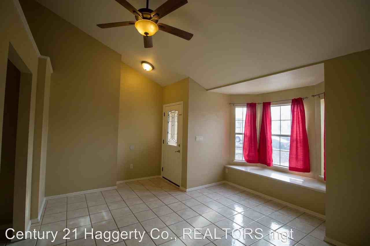 5793 Crest Dr - Photo 3 of 23