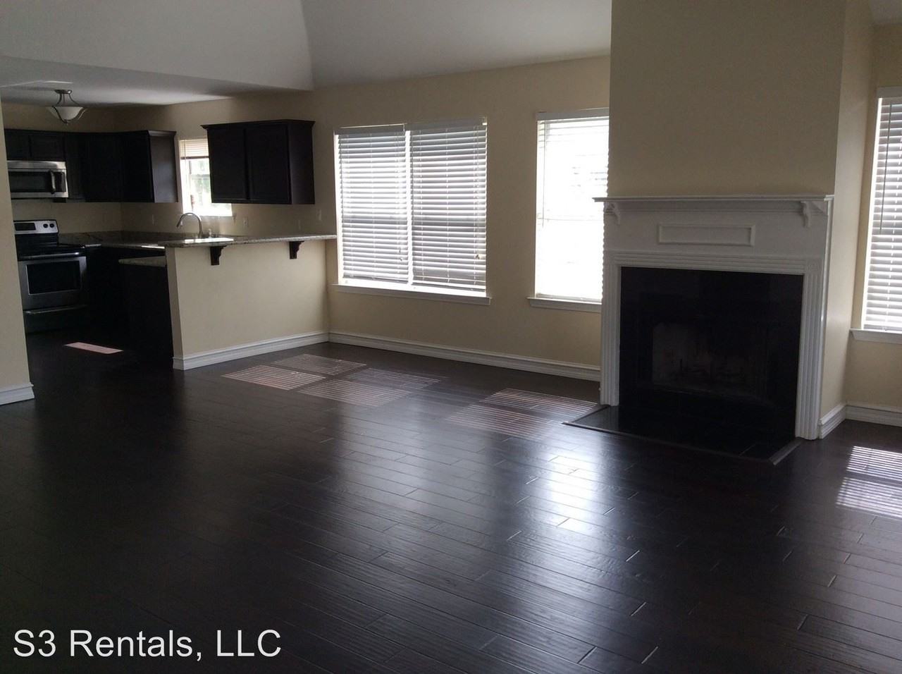 360 Lang Ave - Photo 2 of 10