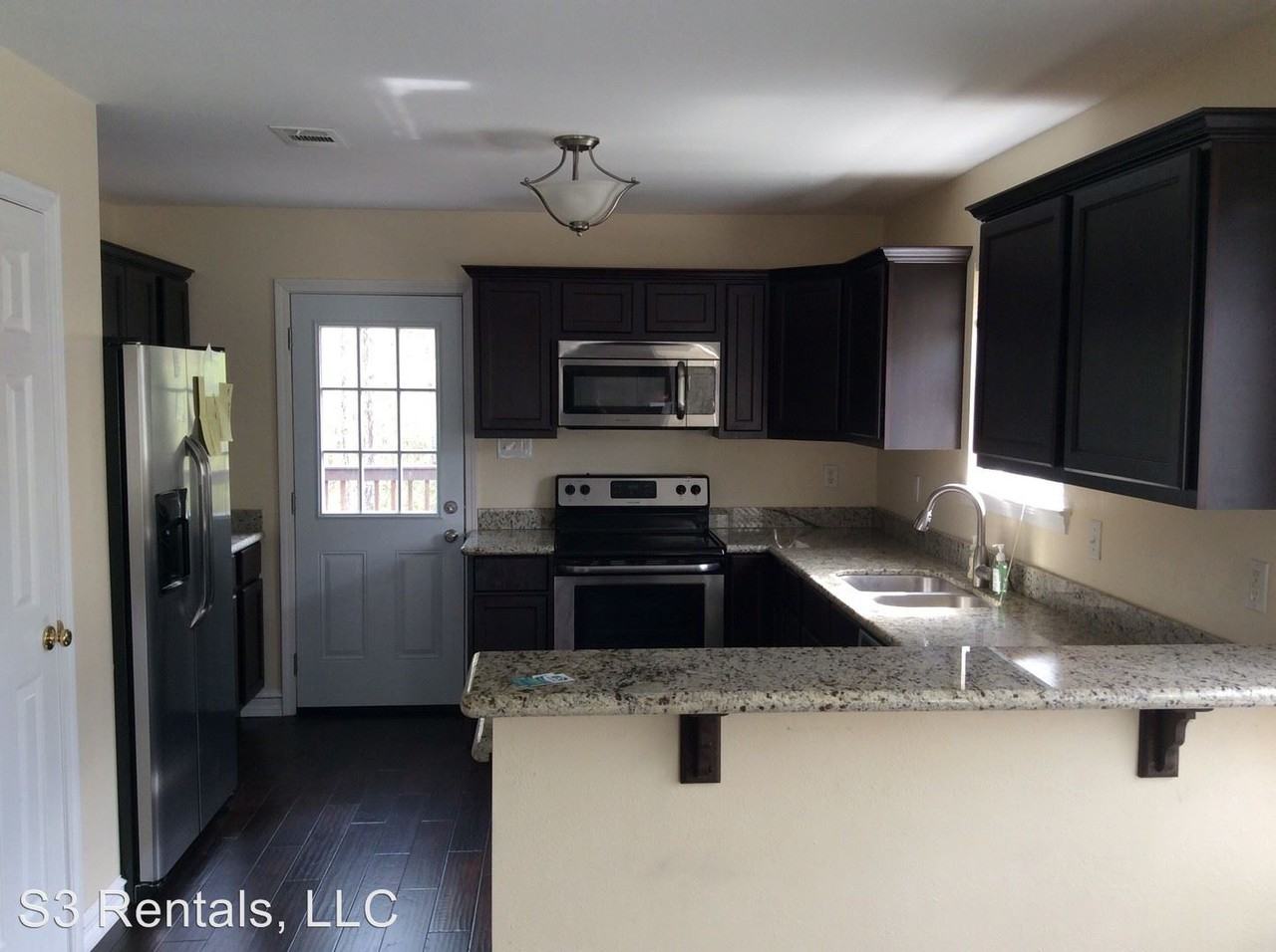 360 Lang Ave - Photo 3 of 10