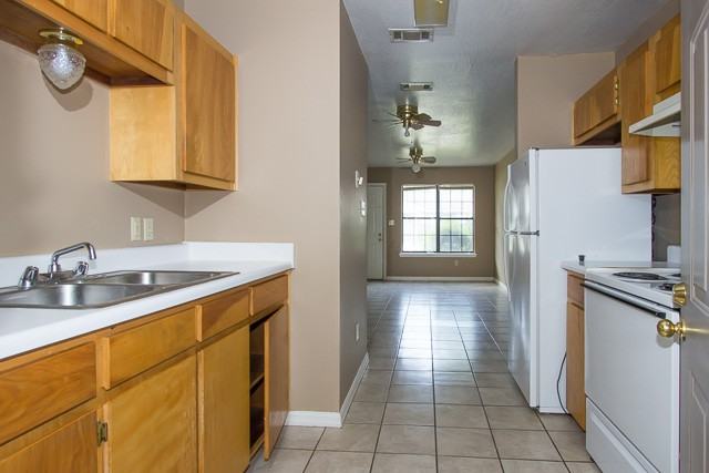 199 Charles St - Photo 4 of 6