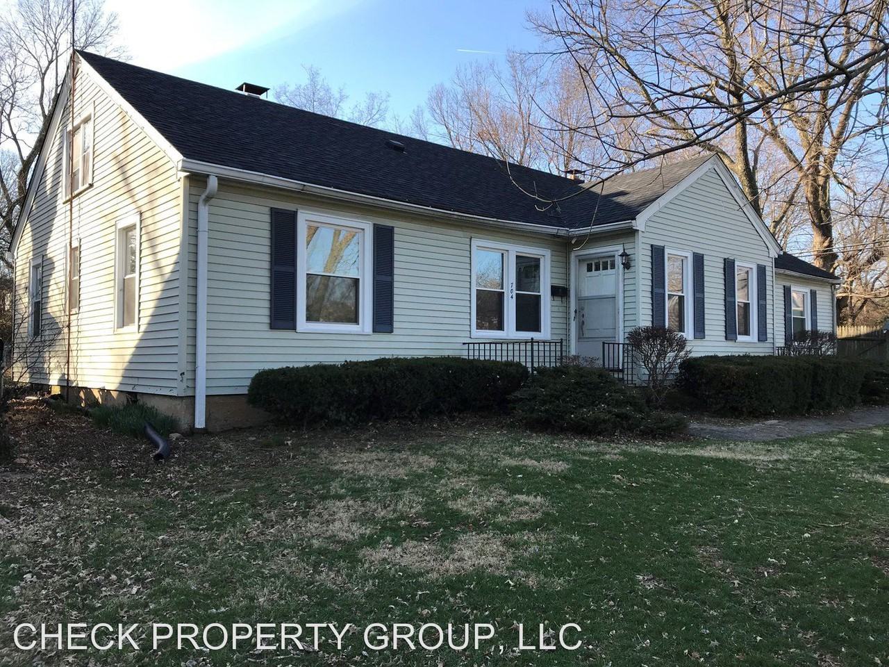 702-704 Plainview Avenue Duplex - Photo 2 of 22