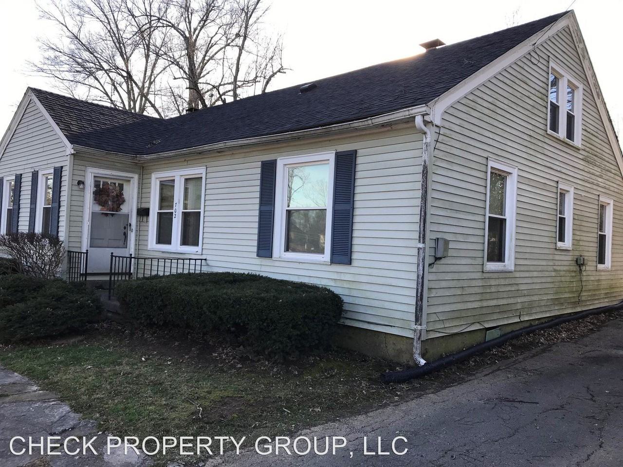 702-704 Plainview Avenue Duplex - Photo 3 of 22