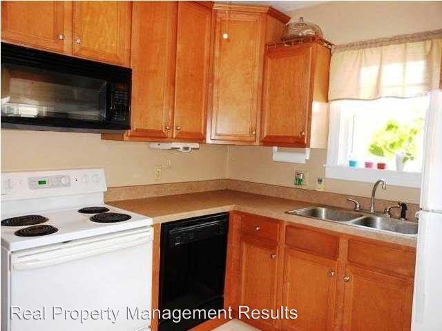 627 S Rotherwood Ave - Photo 3 of 14