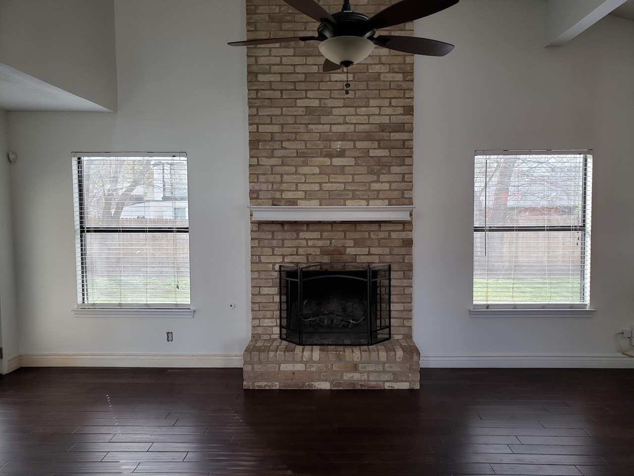 15711 Horse Creek St - Photo 5 of 20