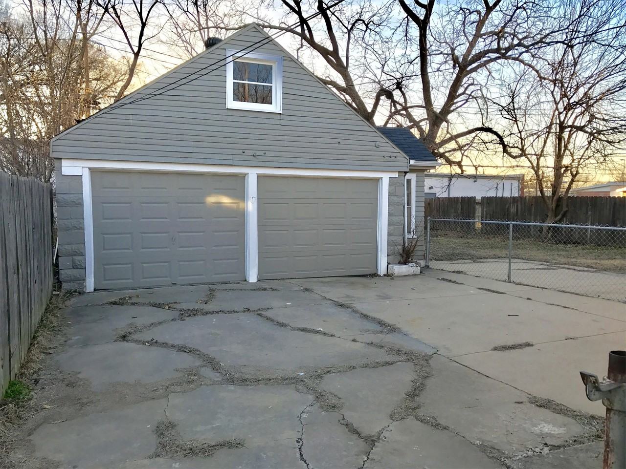 2639 S Rose Marie Ct - Photo 2 of 20