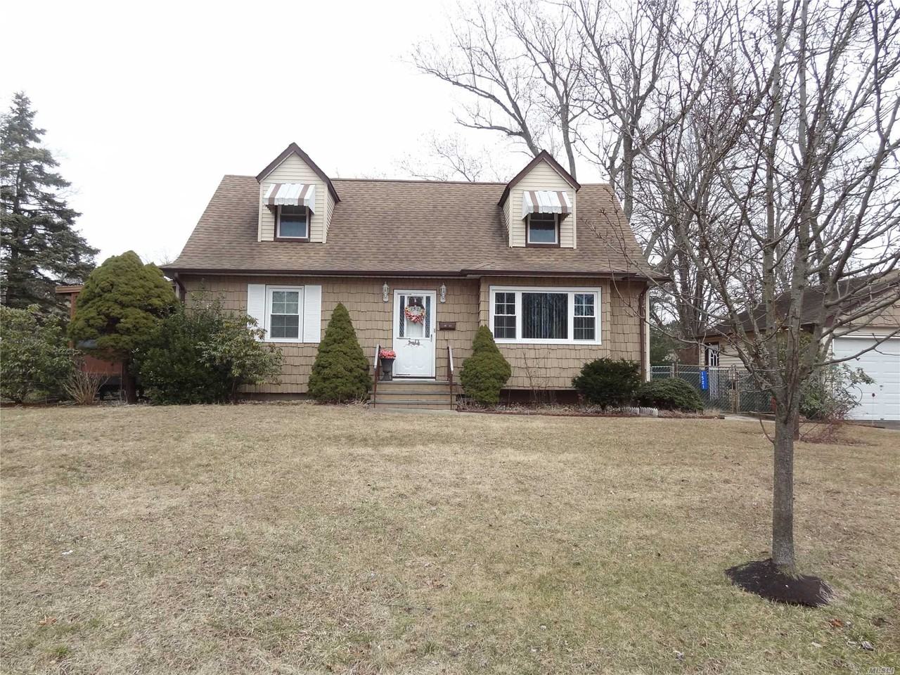 1521 Brightshore Blvd - Photo 2 of 11