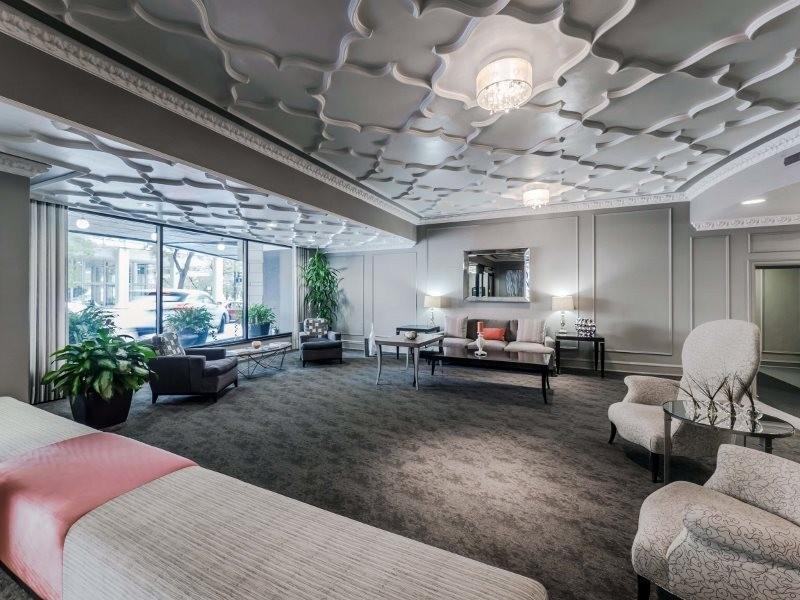 401 West Fullerton Avenue