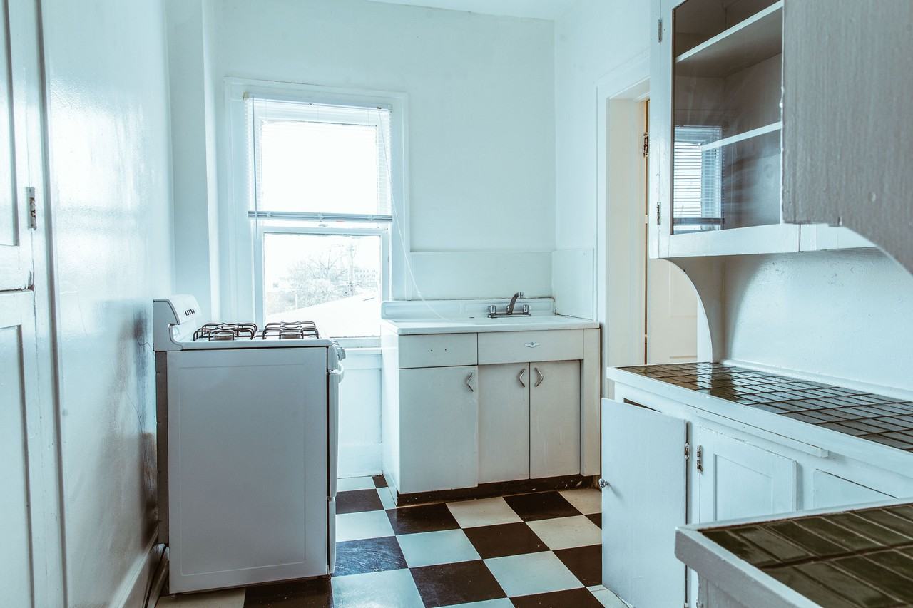 The Buck Staff Apts - Photo 3 of 14