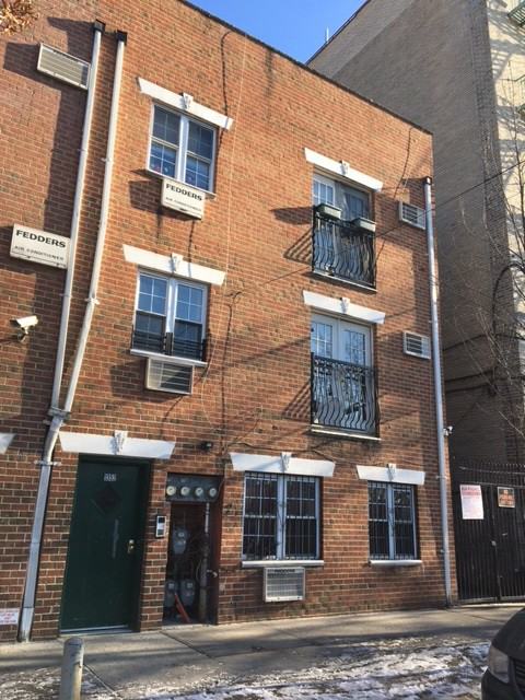1352 University Ave - Photo 2 of 22