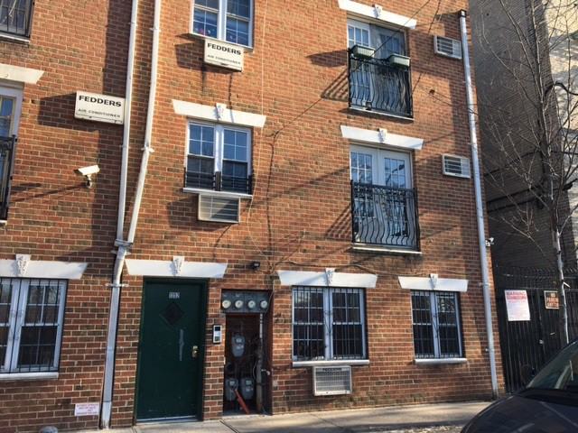 1352 University Ave - Photo 3 of 22