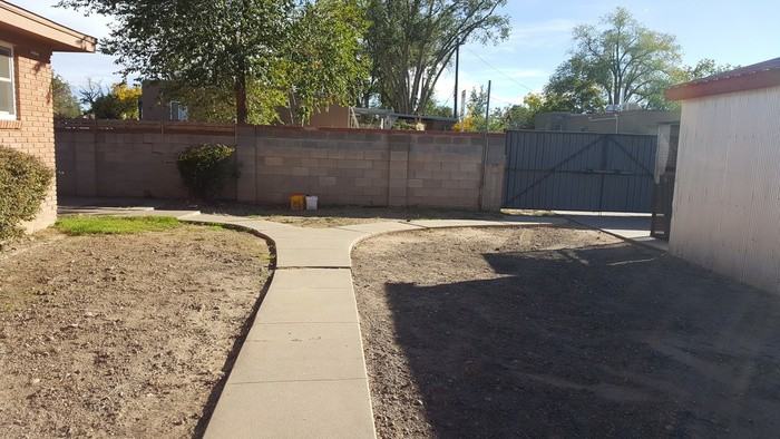 701 Cardenas Dr NE - Photo 3 of 12