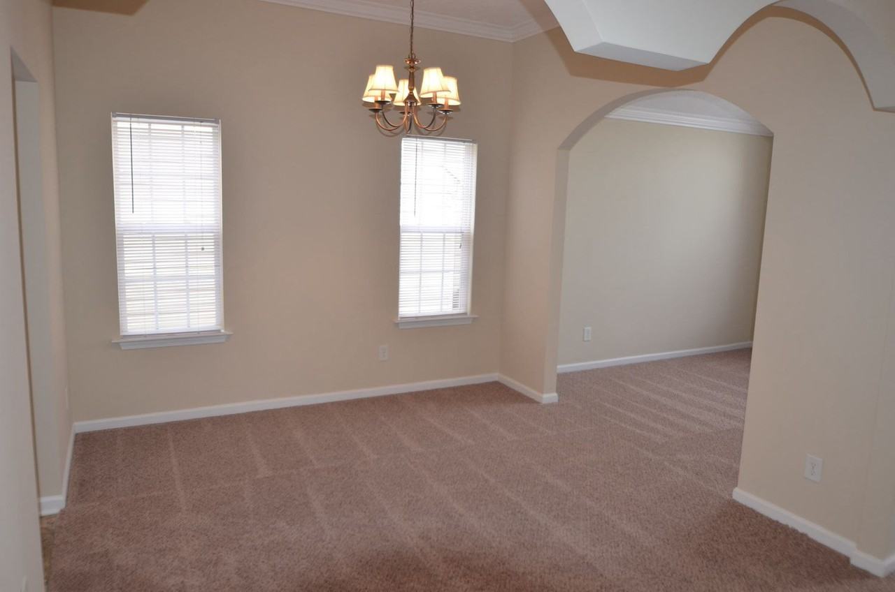 2625 Fairstone Ave - Photo 2 of 15