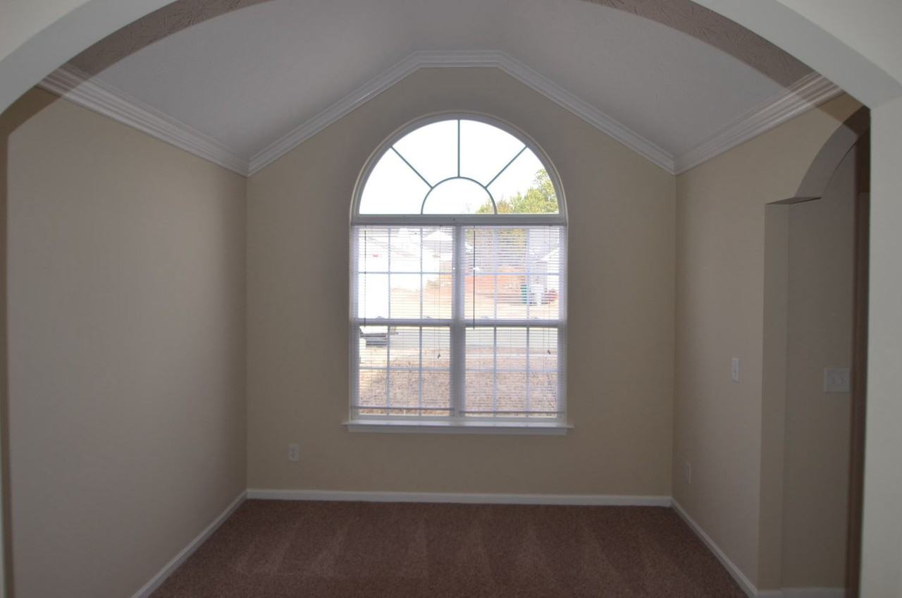 2625 Fairstone Ave - Photo 3 of 15