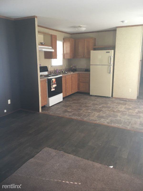 Bade Dr & Wayne Trace Apartments in Crown Colony, Fort Wayne, IN 46816