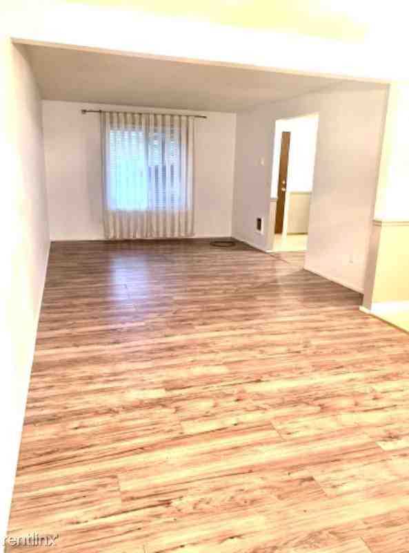 17016 NE 20th St - Photo 3 of 3