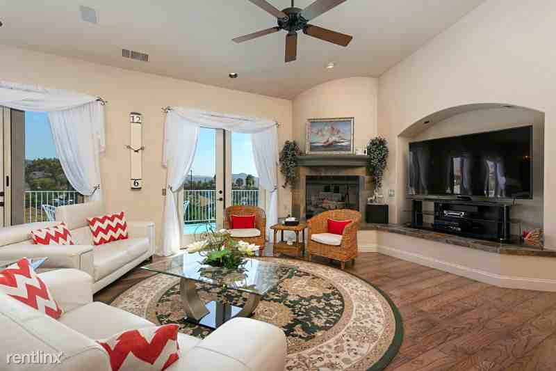 2909 Anaheim St - Photo 2 of 16