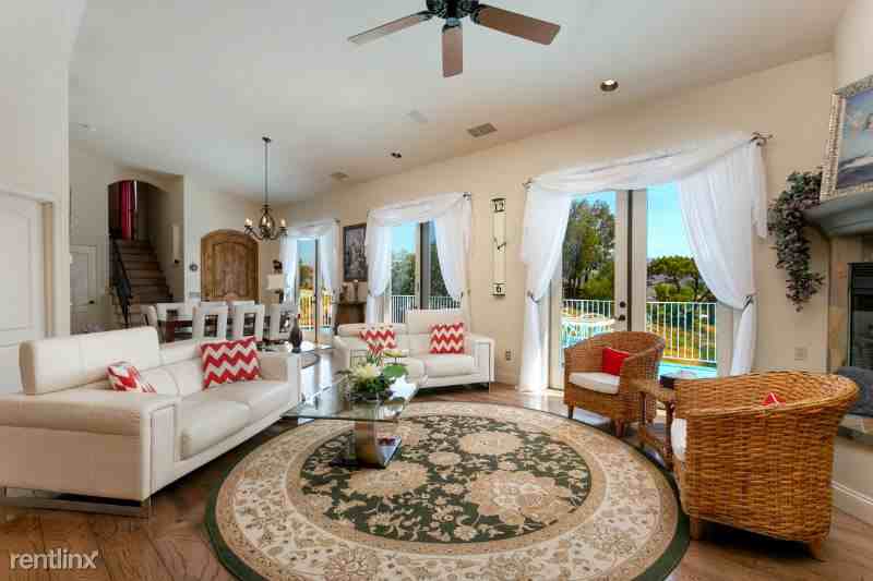 2909 Anaheim St - Photo 3 of 16