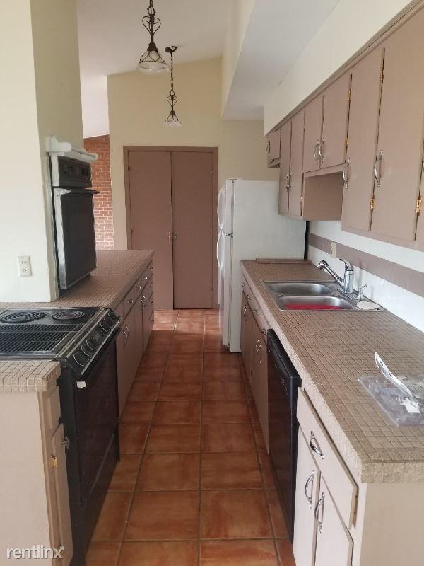 1821 E 24th St N - Photo 2 of 14