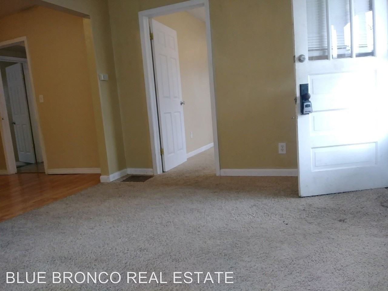 8413 Robinson St - Photo 3 of 19