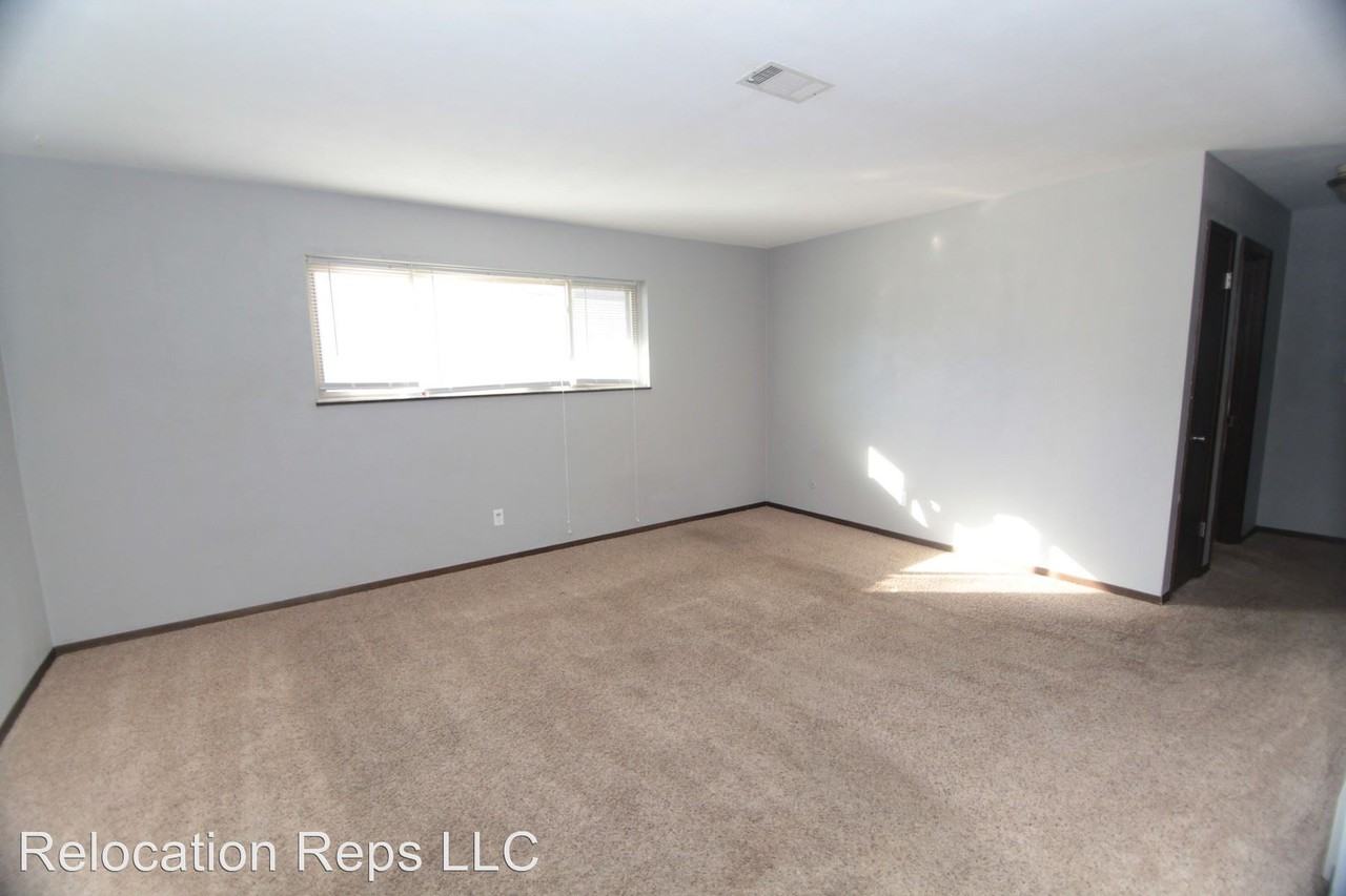 310 30th Ave Ct. - Photo 2 of 11