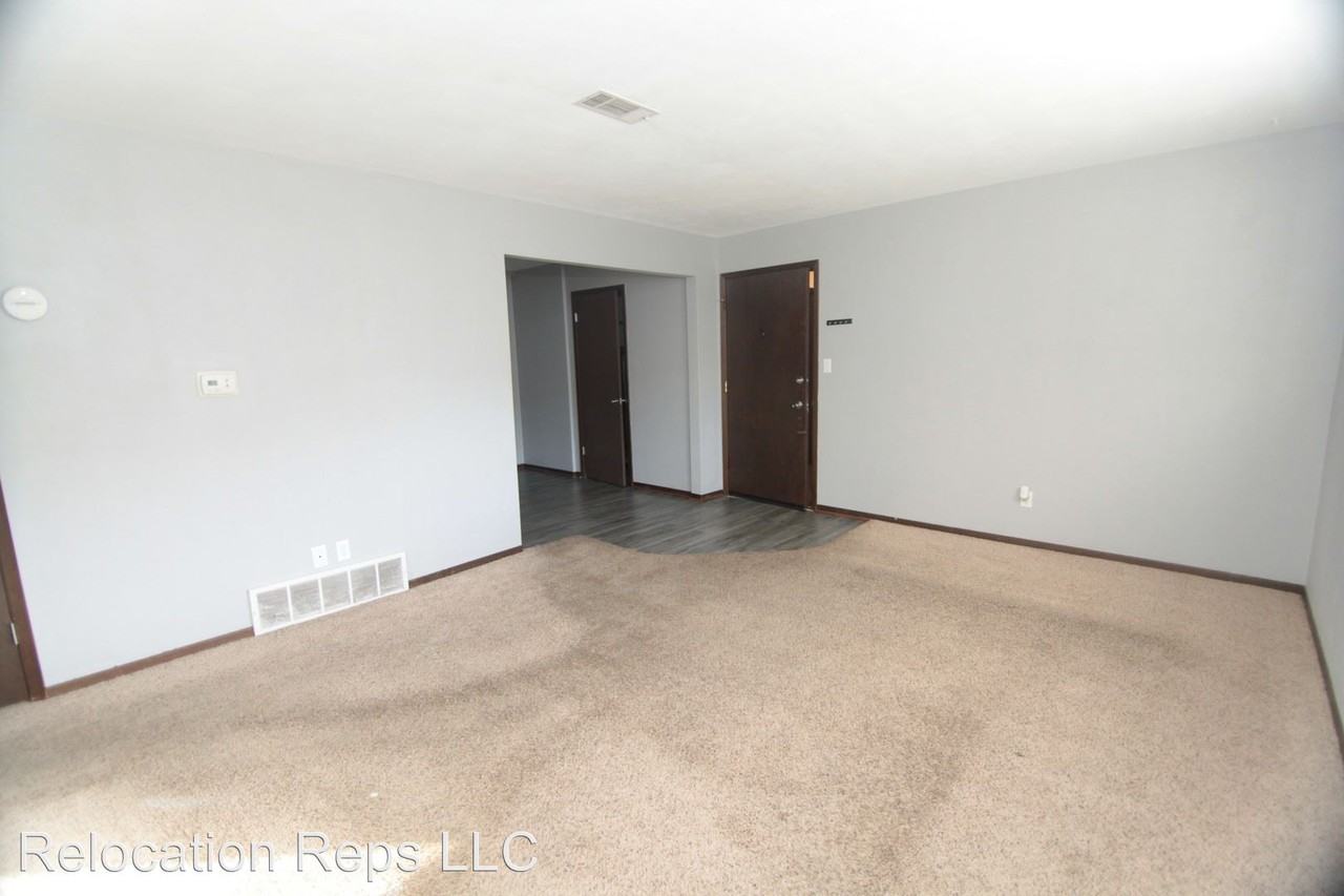 310 30th Ave Ct. - Photo 3 of 11