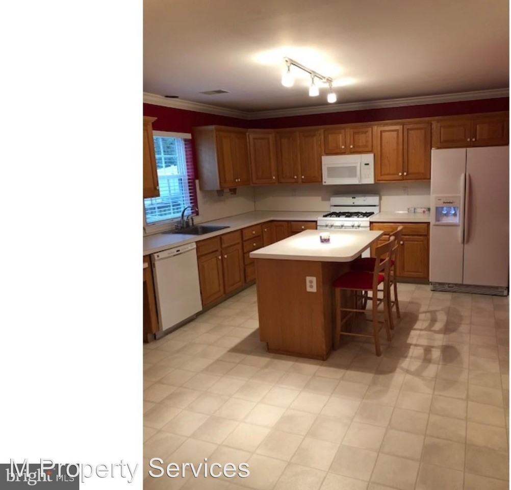 905 Kennedy Ct - Photo 2 of 7