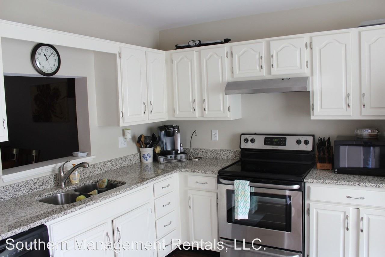 724 E Main St - Photo 3 of 6