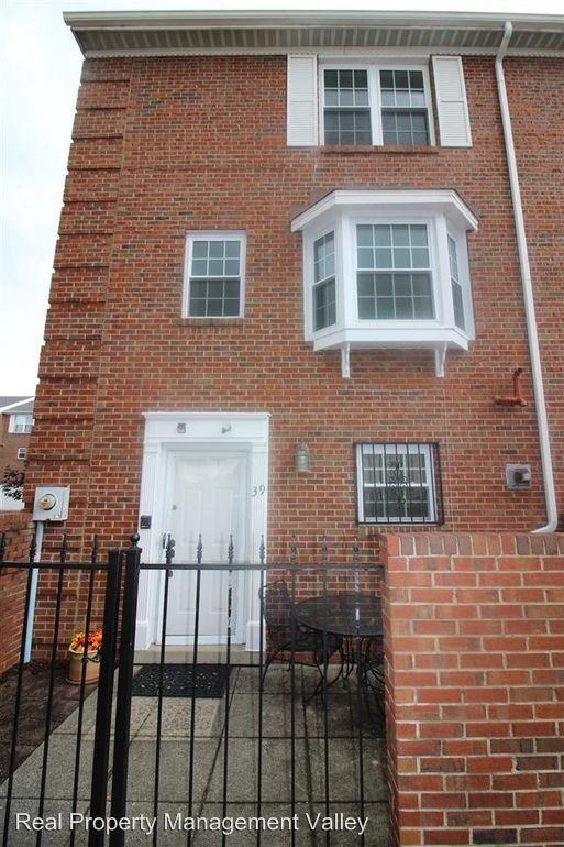 39 Downing St - Photo 3 of 12