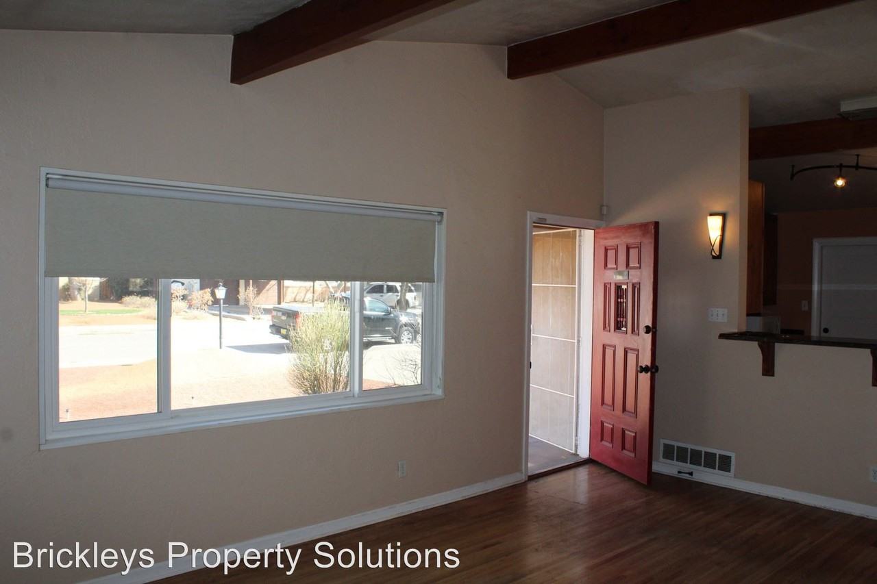 1009 Mesilla St NE - Photo 2 of 17