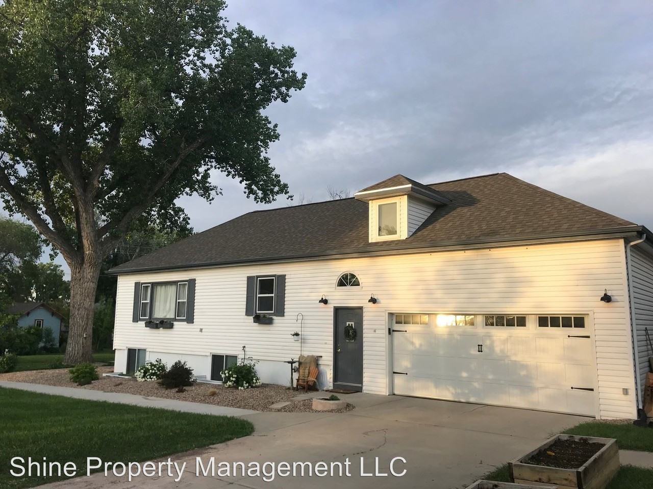 831 St James St - Photo 2 of 29