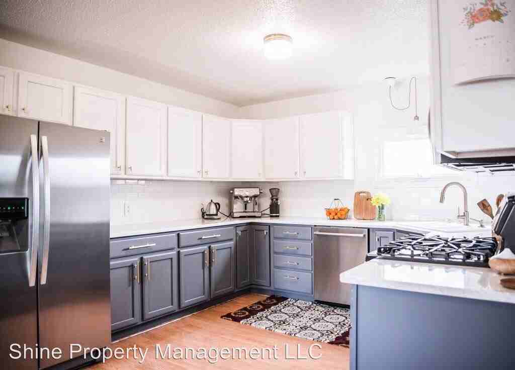 831 St James St - Photo 3 of 29