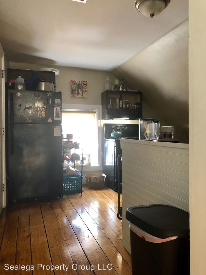 390 Hope St - Photo 3 of 7