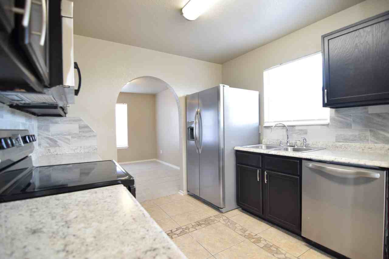 3404 Driftwood Drive - Photo 4 of 17