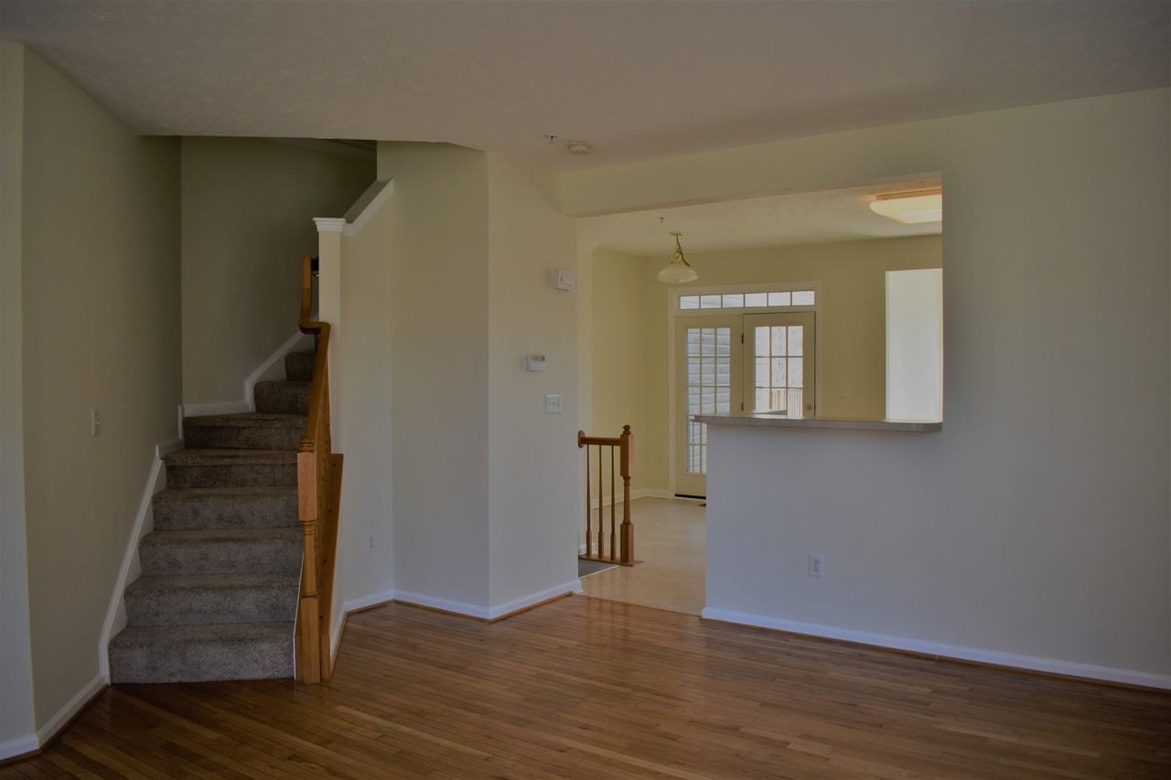 1481 Pangbourne Way - Photo 4 of 20