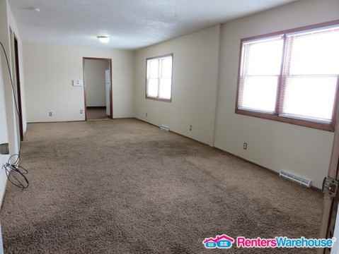1126 Creston Ave - Photo 2 of 11