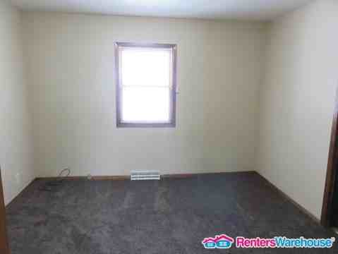 1126 Creston Ave - Photo 3 of 11
