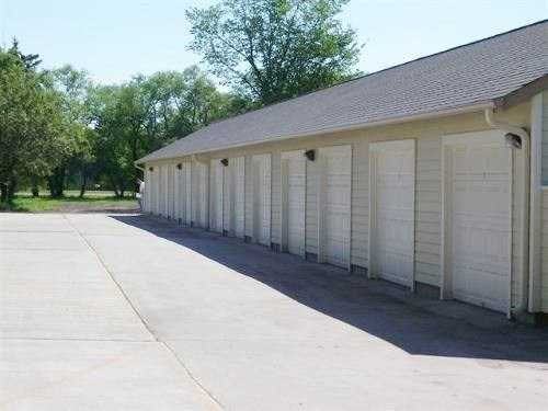 809 W 12th St - Photo 2 of 6