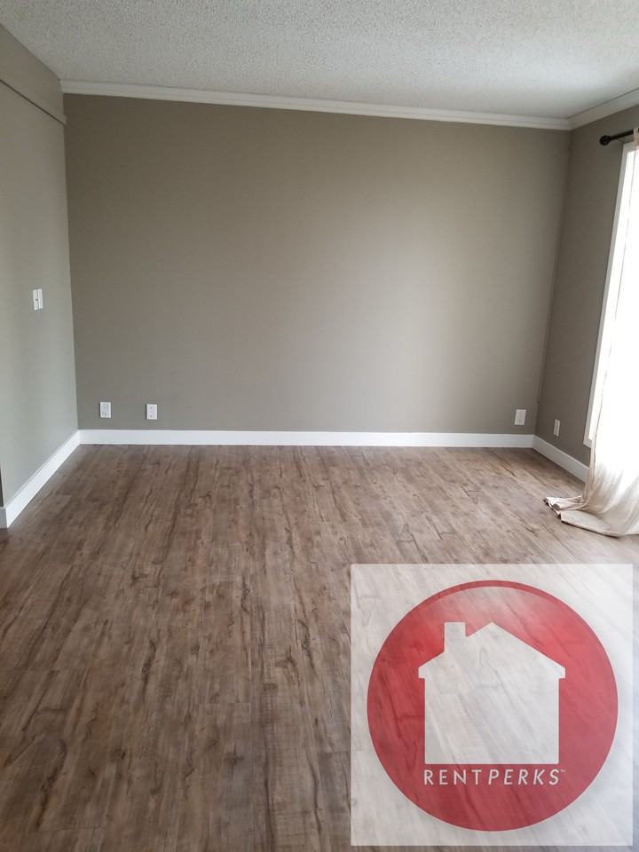 1027 Riverbend Drive Southeast - Photo 2 of 6