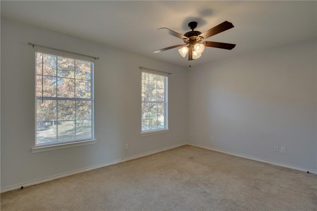 402 Harbin Ave - Photo 3 of 8