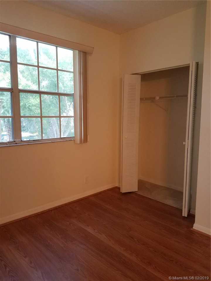 912 Sevilla Circle - Photo 2 of 8