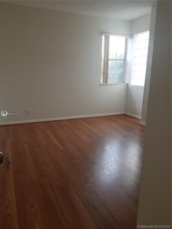 912 Sevilla Circle - Photo 3 of 8