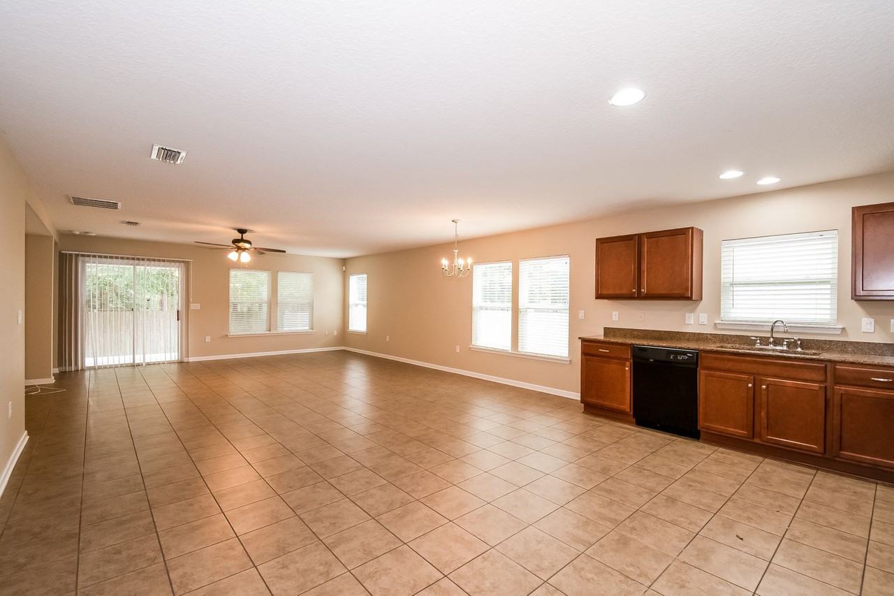 408 Auburn Oaks Rd E - Photo 2 of 11