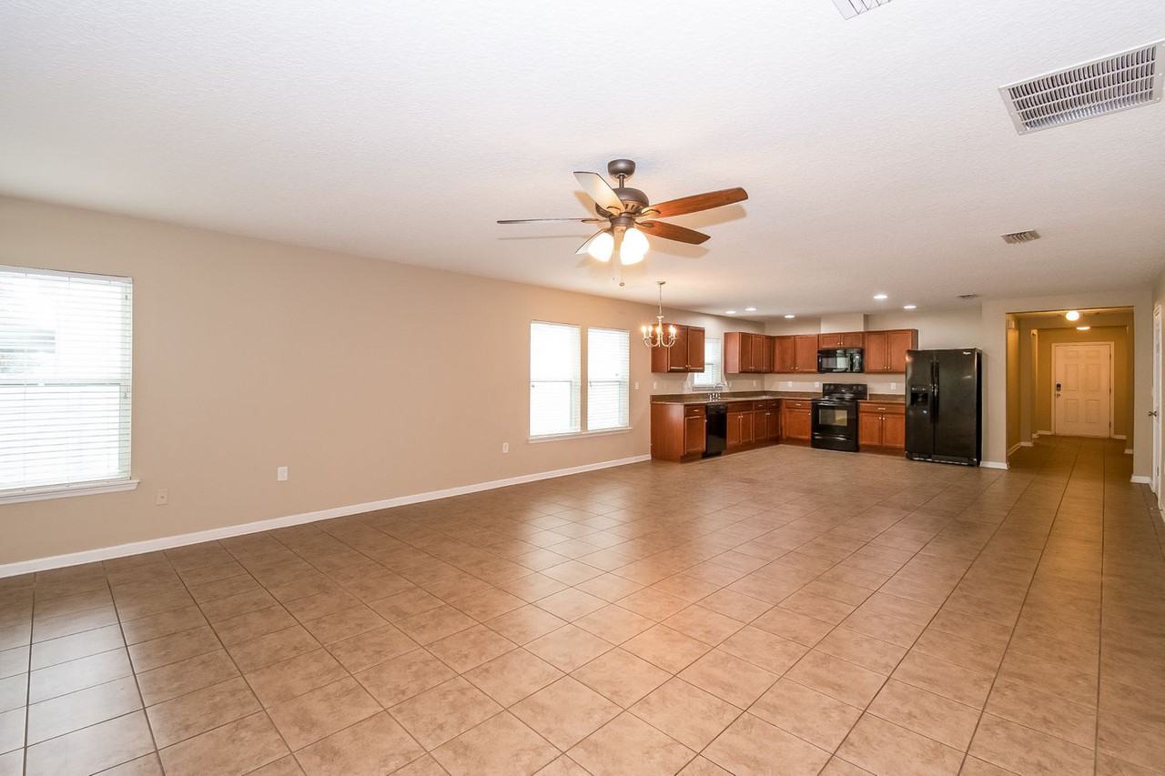 408 Auburn Oaks Rd E - Photo 3 of 11