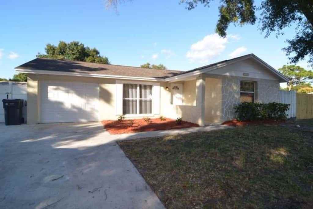 10109 Chimney Hill Ct - Photo 2 of 18