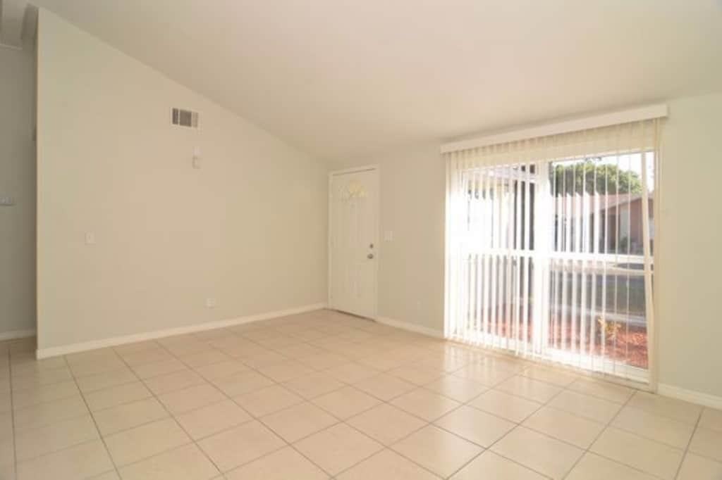 10109 Chimney Hill Ct - Photo 3 of 18