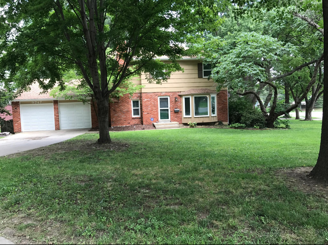 9747 Slater St - Photo 2 of 19