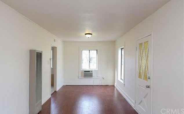 738 E Elma St - Photo 2 of 10